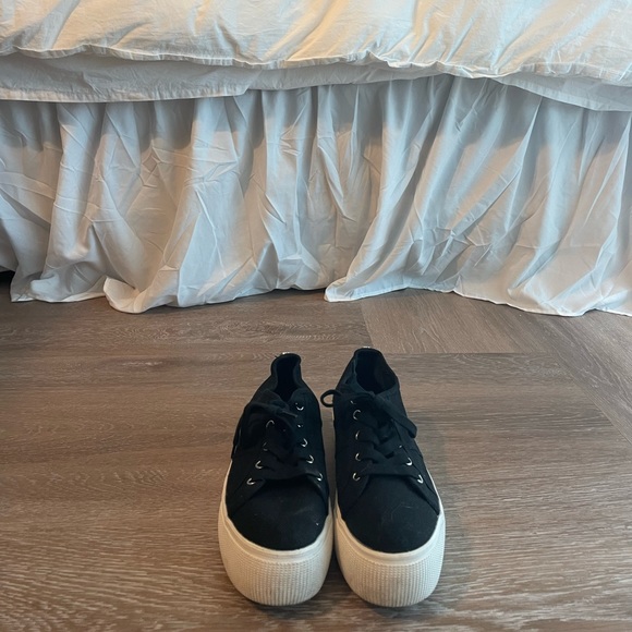 Steve Madden Black Platform Sneakers - Picture 1 of 3